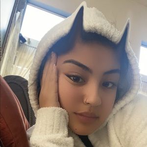 Meet your Posher, Amira